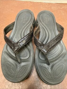 CROCS Women's 9 Black Sequin Thong Sandals